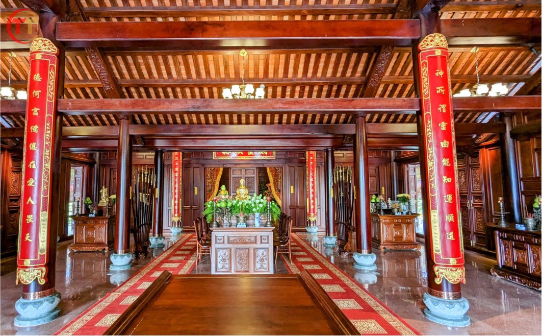 bên trong đình thần an khánh thủ thiêm