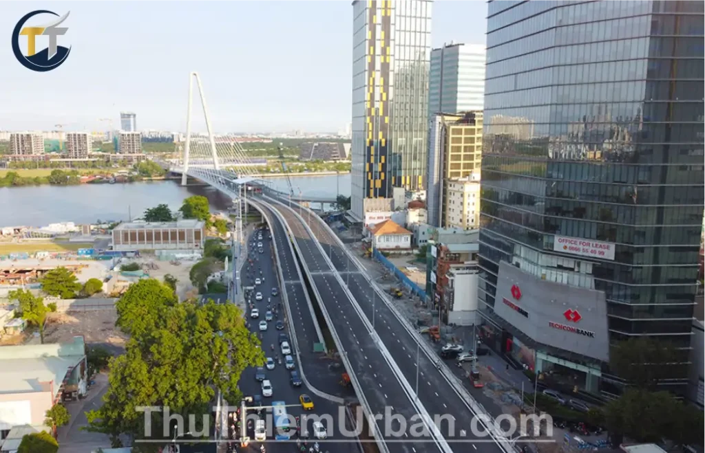 cầu bason góc chụp lên cầu phía quận 1 new