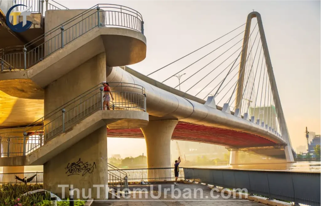 cầu bason góc chụp lối đi bộ lên cầu new
